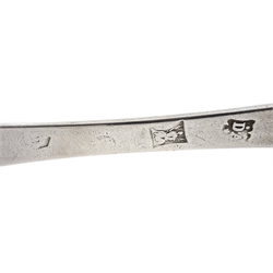 William III silver spoon, Dog-nose pattern, the reverse terminal engraved AG over WB, by Isaac Davenport, London 1698, approx 1.9oz