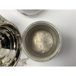 Collection of glass beehive honey pots, to include a blue slag example, milk glass, pink, green, etc together with four white metal examples (16) 