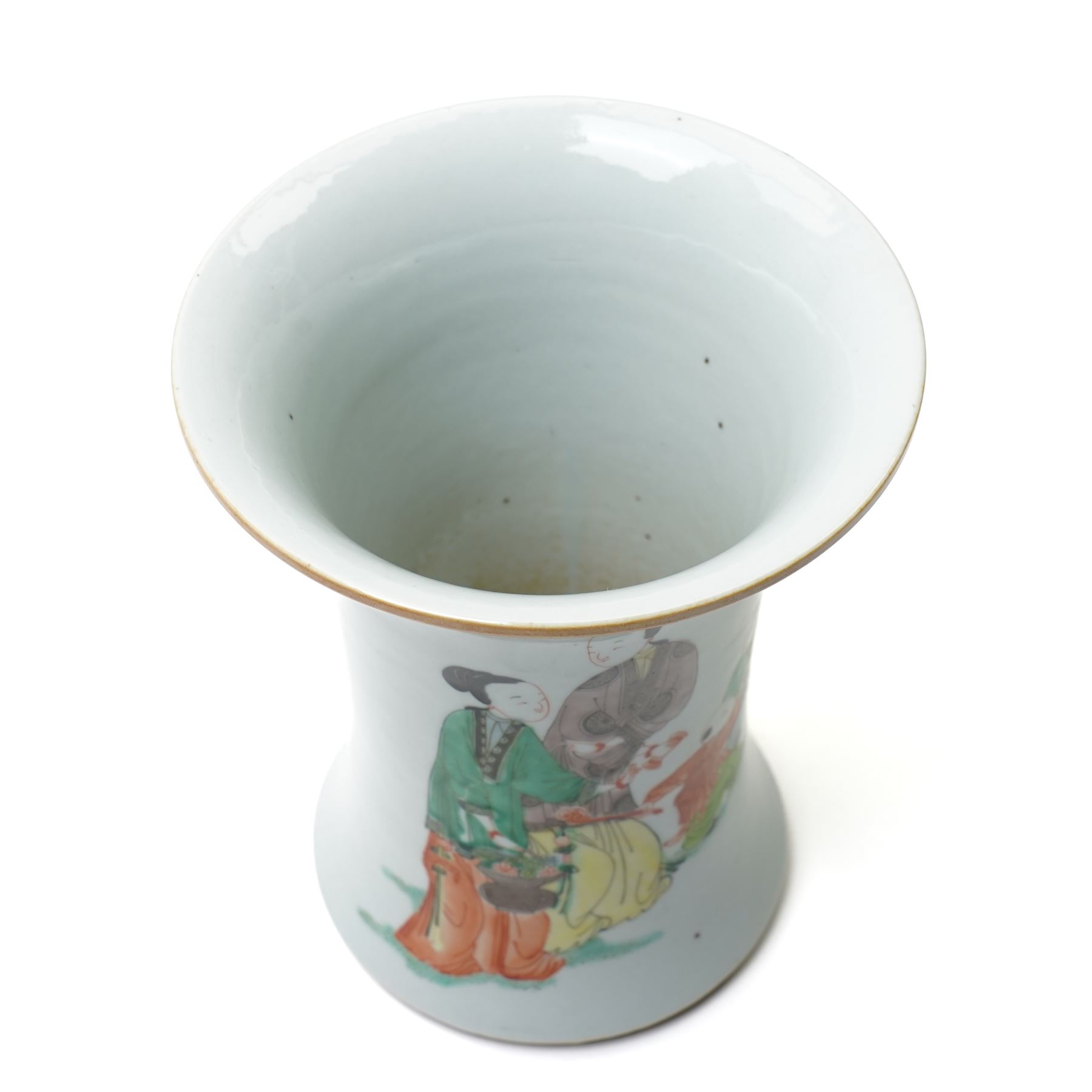 Chinese famille verte brush pot, decorated with mothers and children, Republic period, but bearing underglaze blue spurious four character mark of Kangxi to base, H19cm