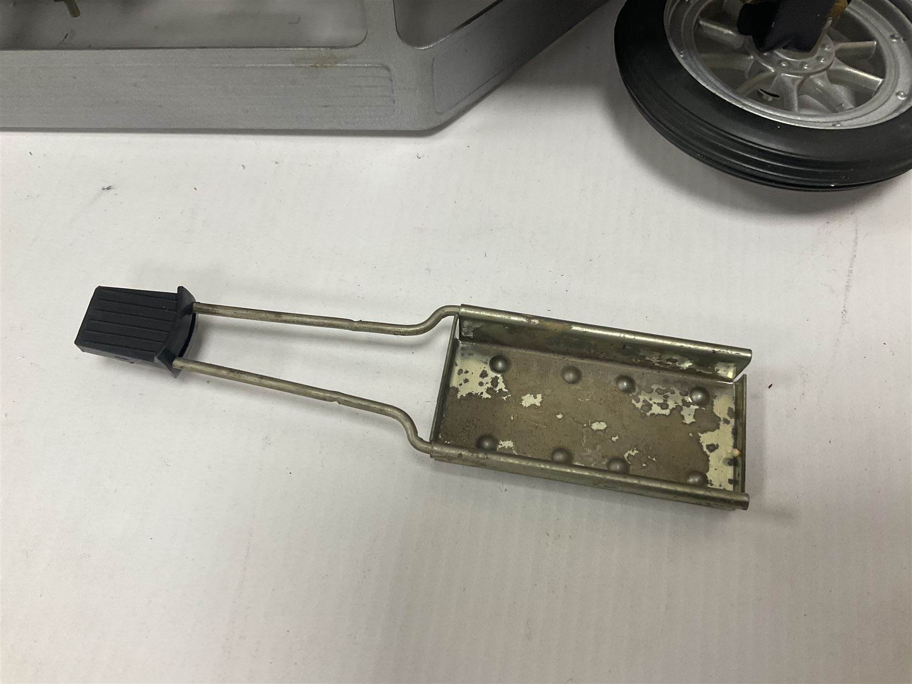 Mamod SA1L ‘Live Steam Limousine’ in silver, in original box 