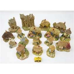  Seventeen Lilliput Lane Cottages comprising Claypotts Castle, The Rustlings, Tudor Merchant, Honeypot Cottage and others, all boxed  