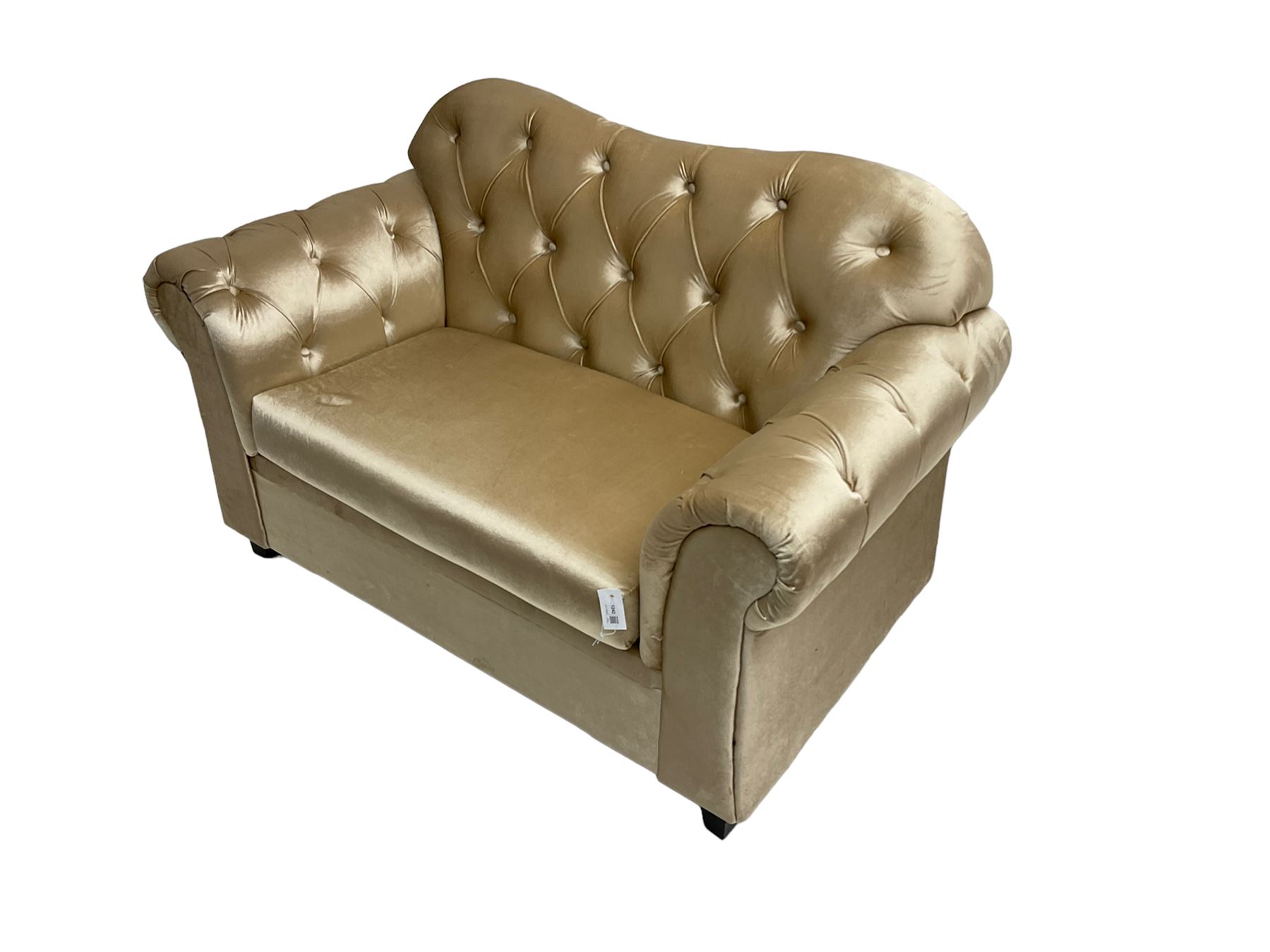 Chesterfield shaped snuggler sofa, upholstered in buttoned champagne fabric, with scatter cushions