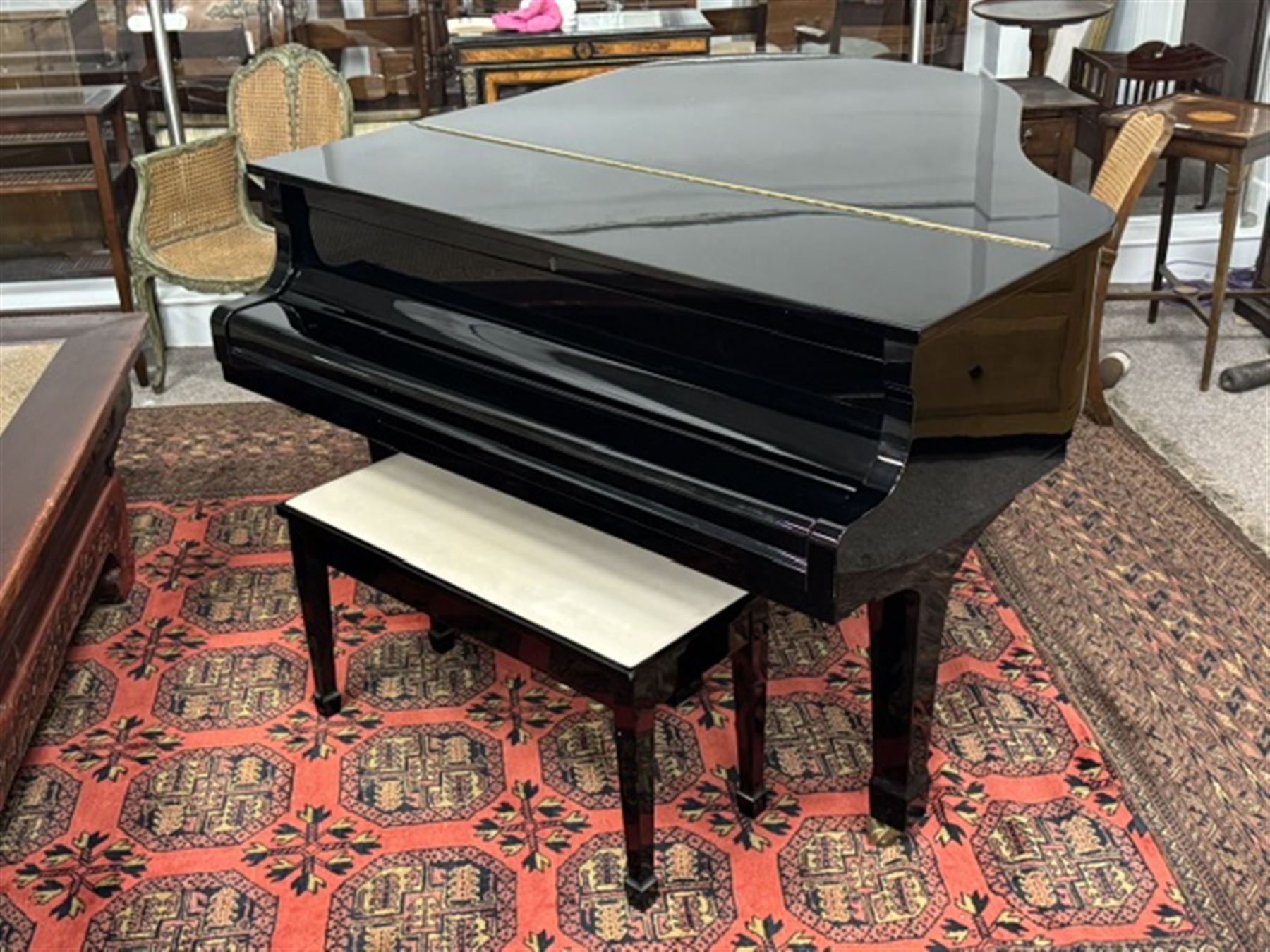 Yamaha - Baby Grand (5' 3