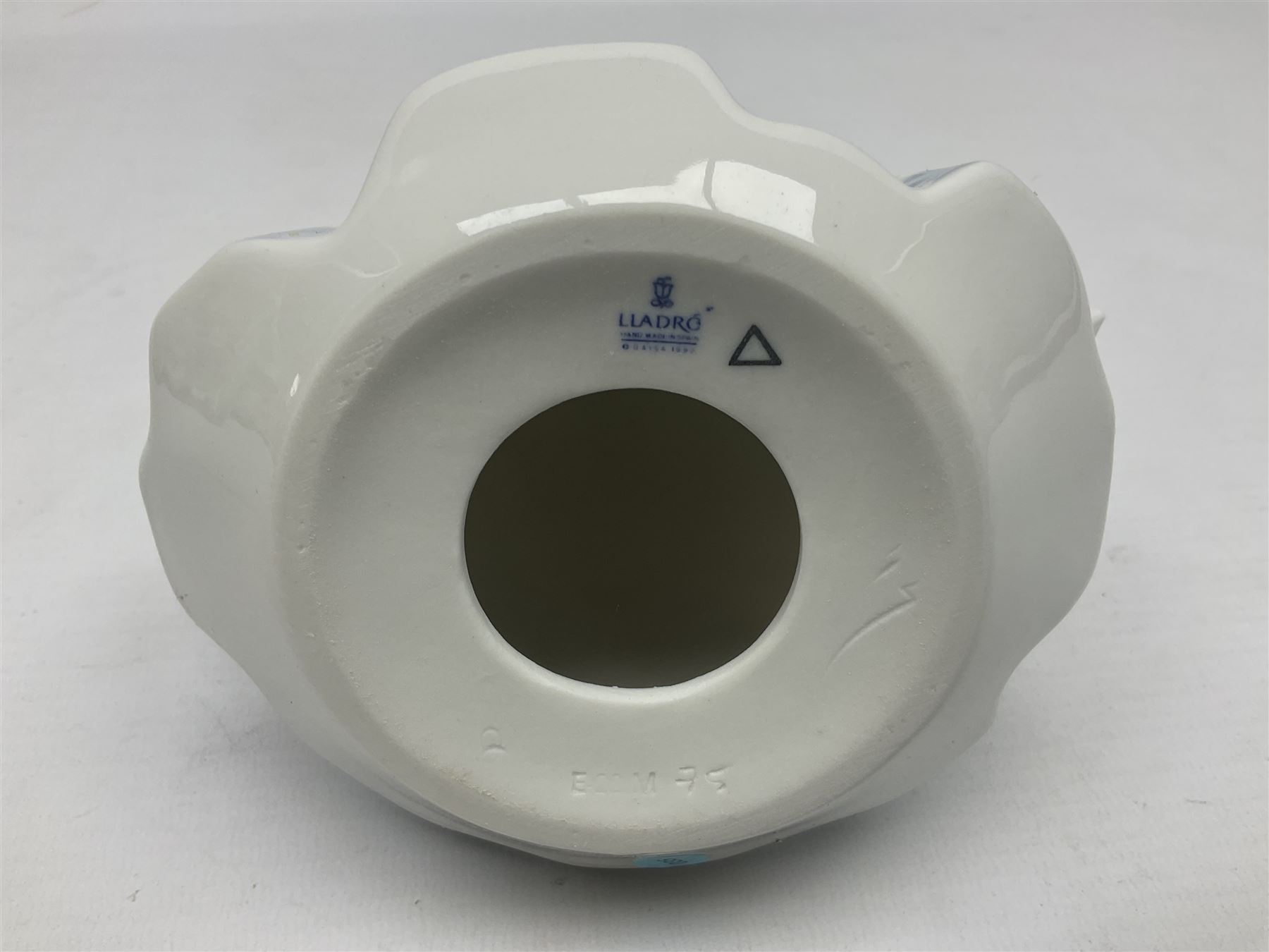 Three Lladro figures, comprising Dear Santa no 6166, Angelic Melody 1993 no 5963 and Seraphs Head no2 no 4885, together with Lladro plaque Love Brings Us Together no 7677, all with original boxes, largest example H18cm