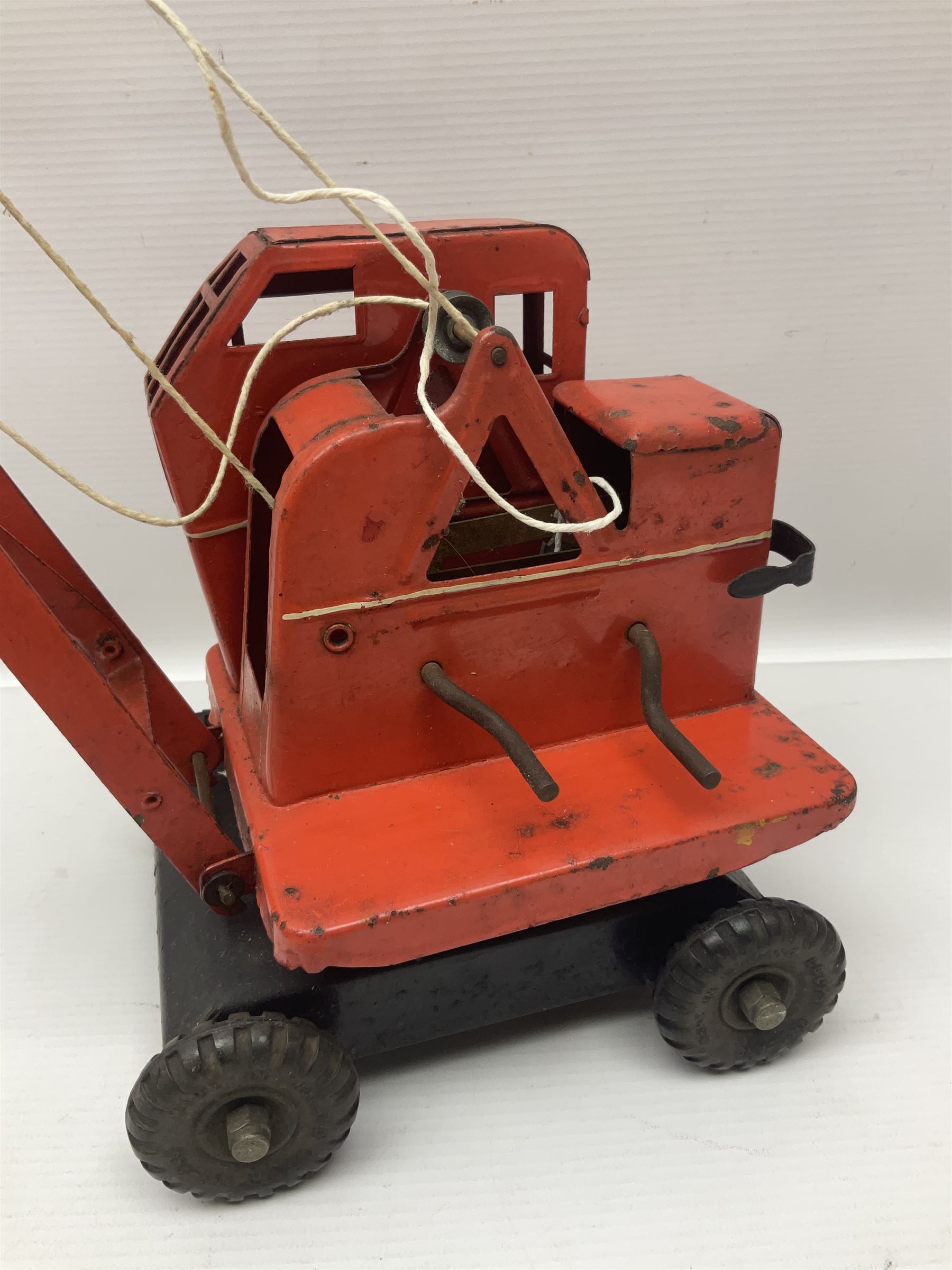 Mamod TE1a steam traction engine with burner, bunker, steering rod and funnel; red and black painted Tri-ang tin-plate Jones KL44 mobile crane; and two Hull Savings Bank Home Safe money boxes; all unboxed (4)