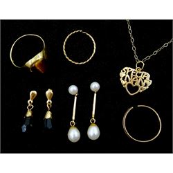 9ct gold jewellery including tigers eye ring, 'special nan' pendant necklace, pair of pearl earrings, pair of French jet earrings and two other rings 