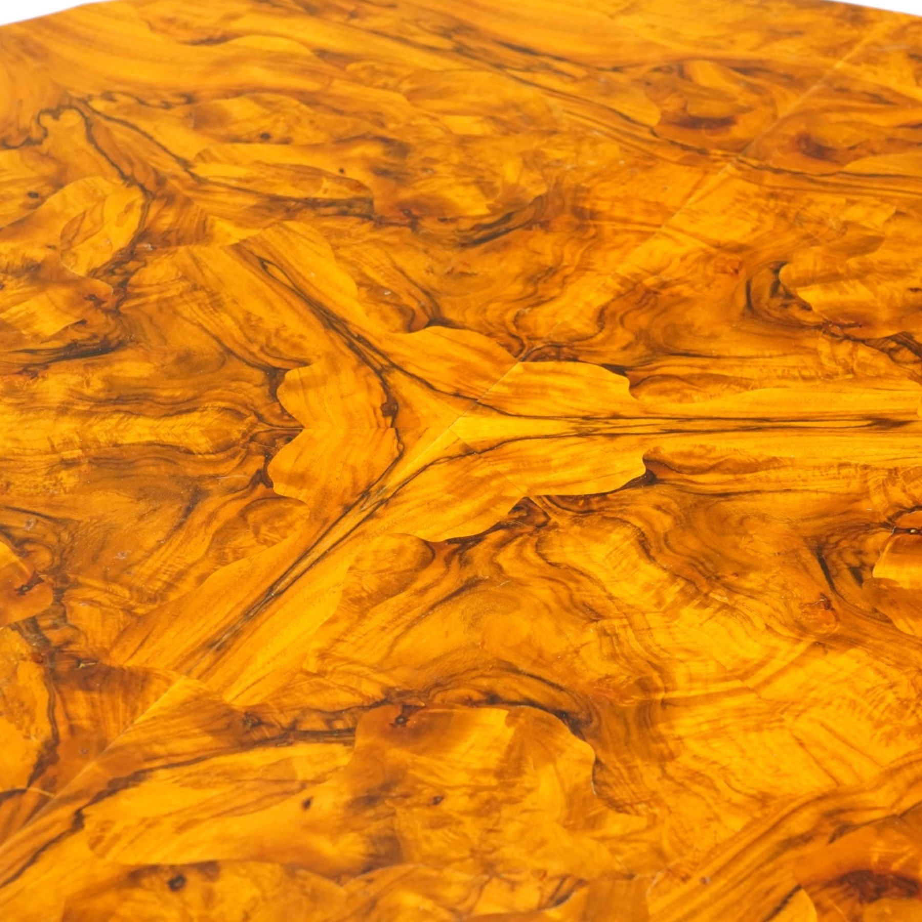 Dutch design figured walnut extending dining table, the shaped circular extending top with book-matched veneer and moulded edge, shaped banded frieze over scroll-moulded lower rail, raised on C-scroll carved cabriole supports with pad feet, with additional leaf