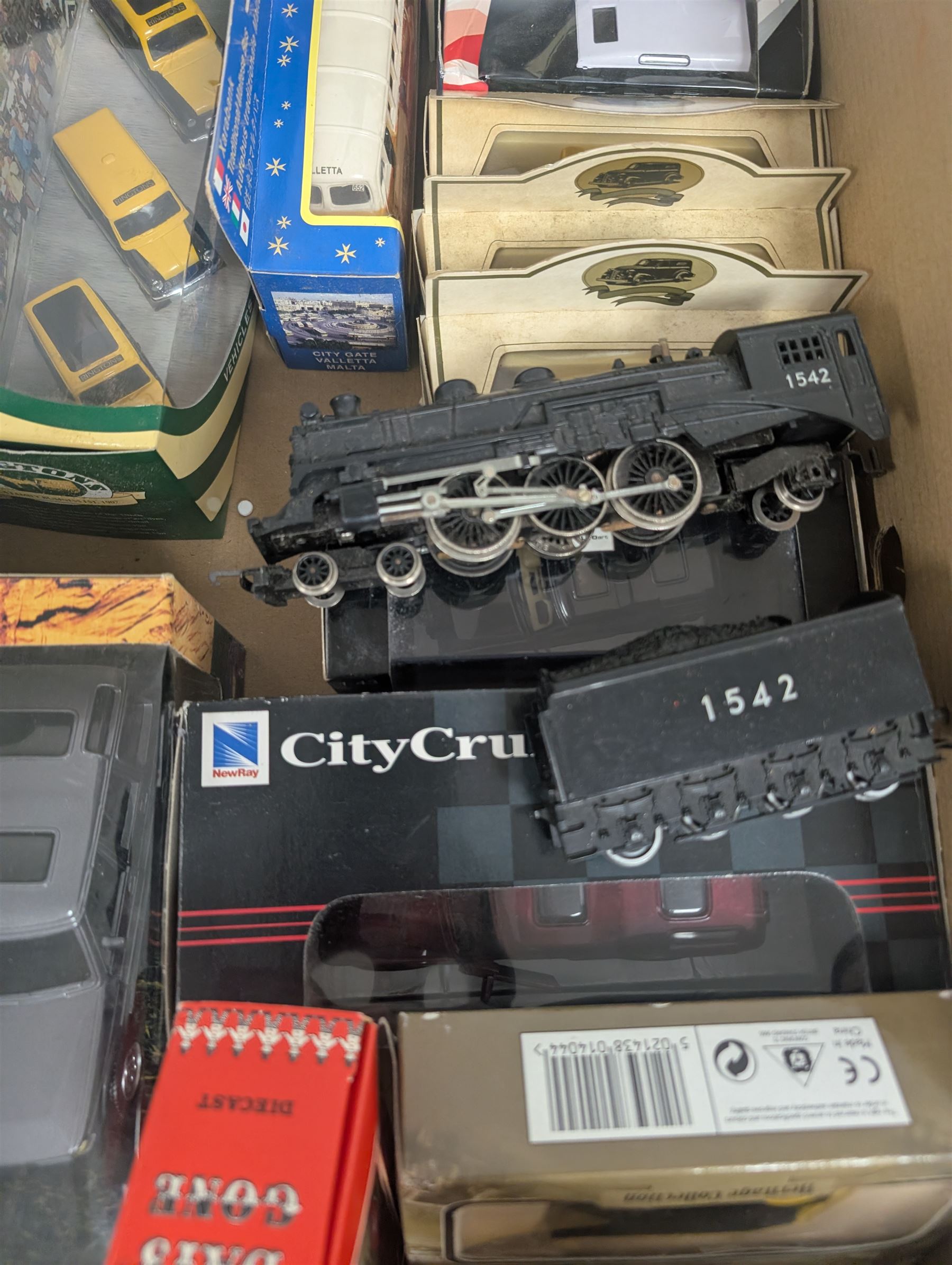 Collection of model railway and diecast cars, including Triang Hornby 00 gauge steam locomotive, Lledo Days Gone and Britains cars, etc some boxed