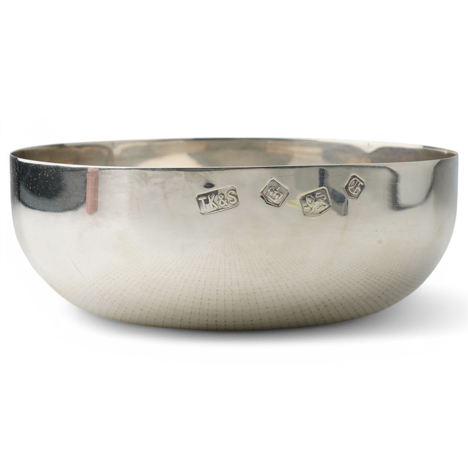 Silver circular bowl of plain form D14cm Sheffield 1973 Maker Toye, Kenning & Spencer