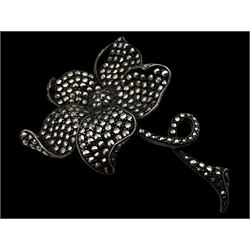 9ct gold cameo brooch, hallmarked, silver jewellery including brooch and earrings and a collection of costume jewellery