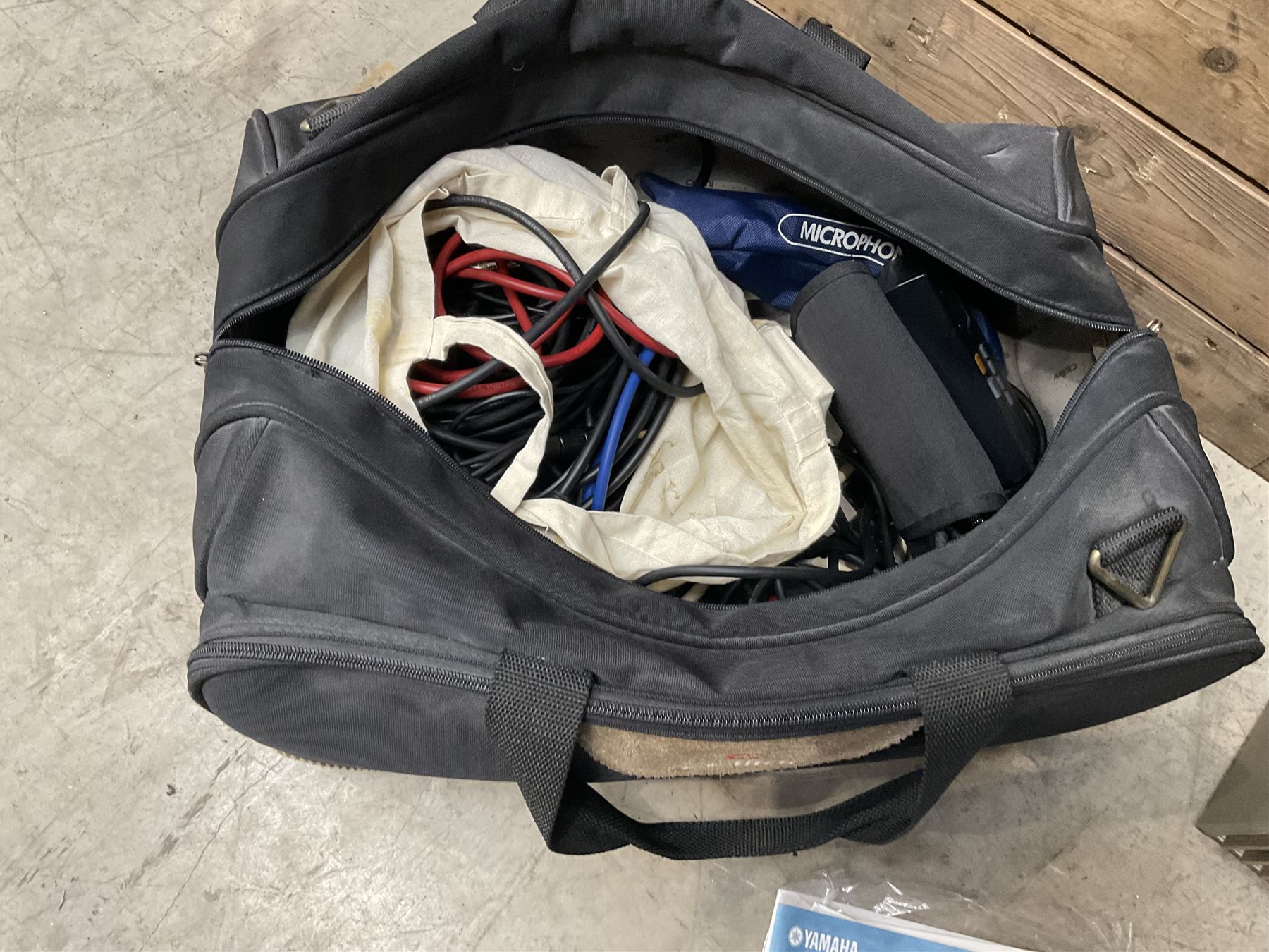 Quad FM4 tuner, a Quad 405 power amplifier, a Quad 34 preamplifier, a Yamaha MG82CX and various cables