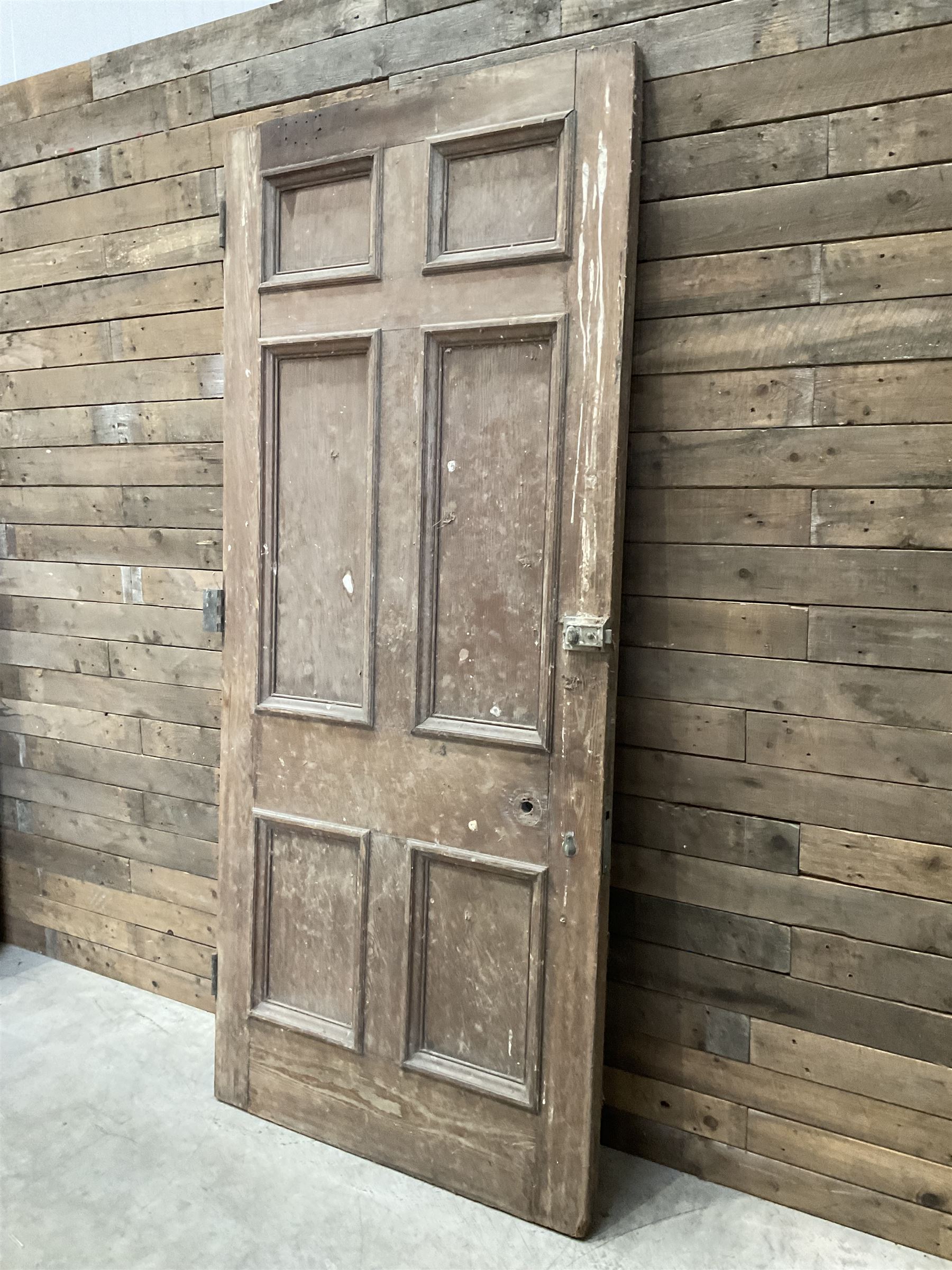 Five 19th century heavy pitch pine six panel doors

226cm x 99cm
228cm x 99cm
228cm x 100cm
228cm x 100cm
228cm x 99cm