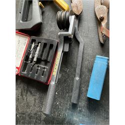 assortment of hand tools, Mitre trimmer - THIS LOT IS TO BE COLLECTED BY APPOINTMENT FROM DUGGLEBY STORAGE, GREAT HILL, EASTFIELD, SCARBOROUGH, YO11 3TX