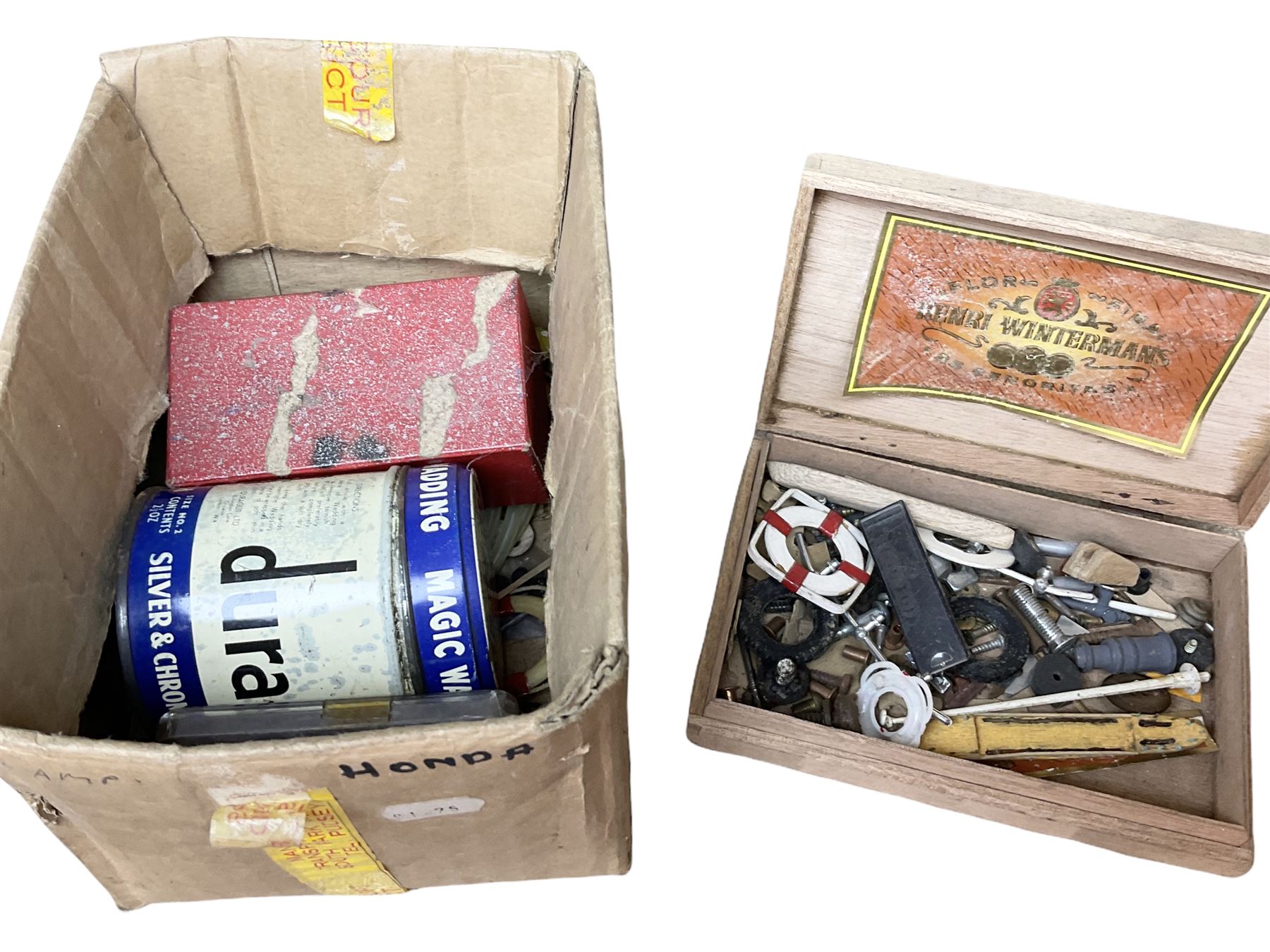 Model of St.Louis Belle paddle boat, L118cm, together with a box of additional parts and model plans by Vic Smeed