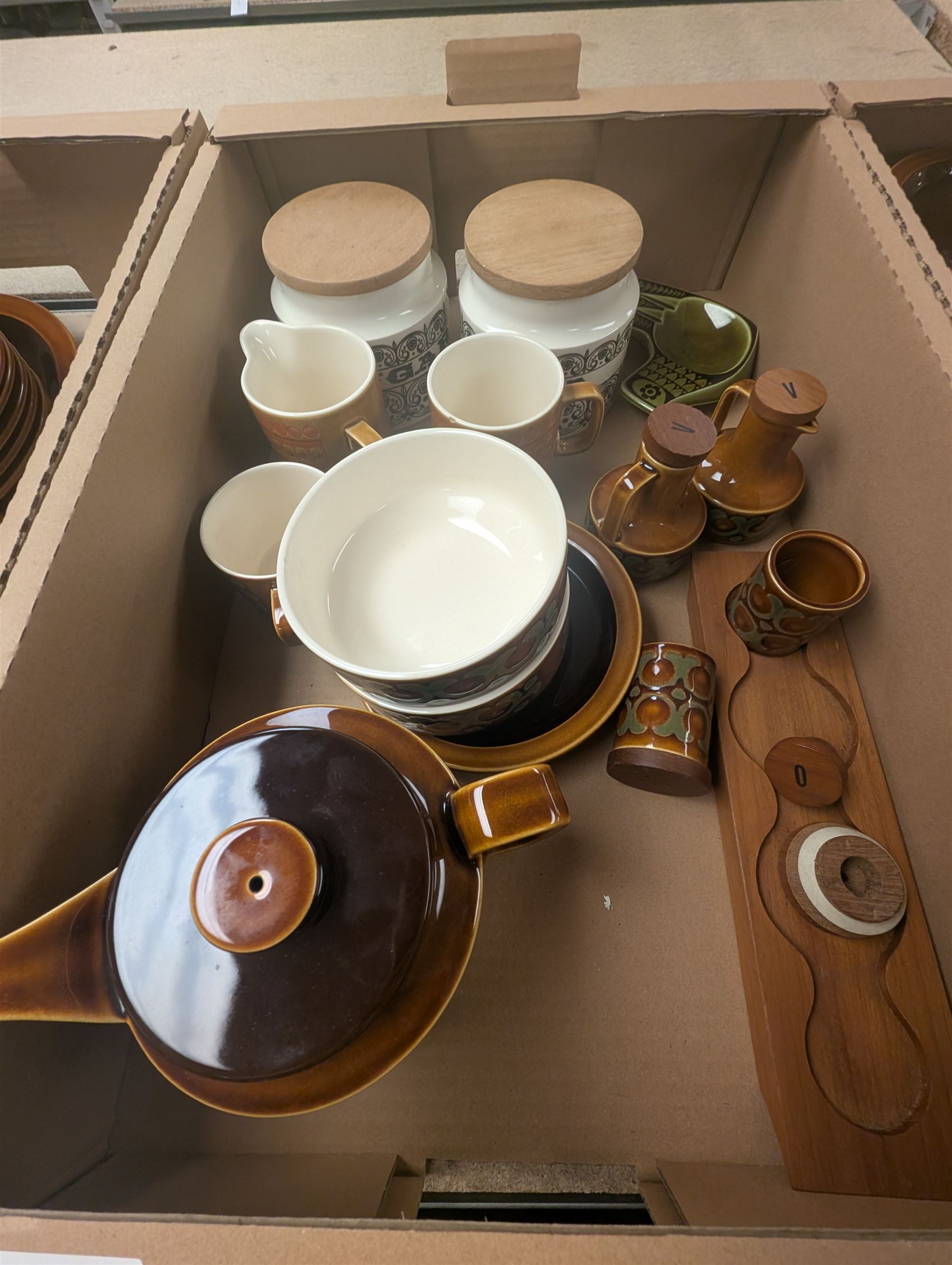 Collection of Hornsea pottery, to include green glazed bird ashtray designed by John Clappison, Bronte pattern part tea and dinner service, including butter dish, teapot, tureen, platter, dinner plates, side plates, oil and vinegar bottles, Heirloom pattern butter dish, etc