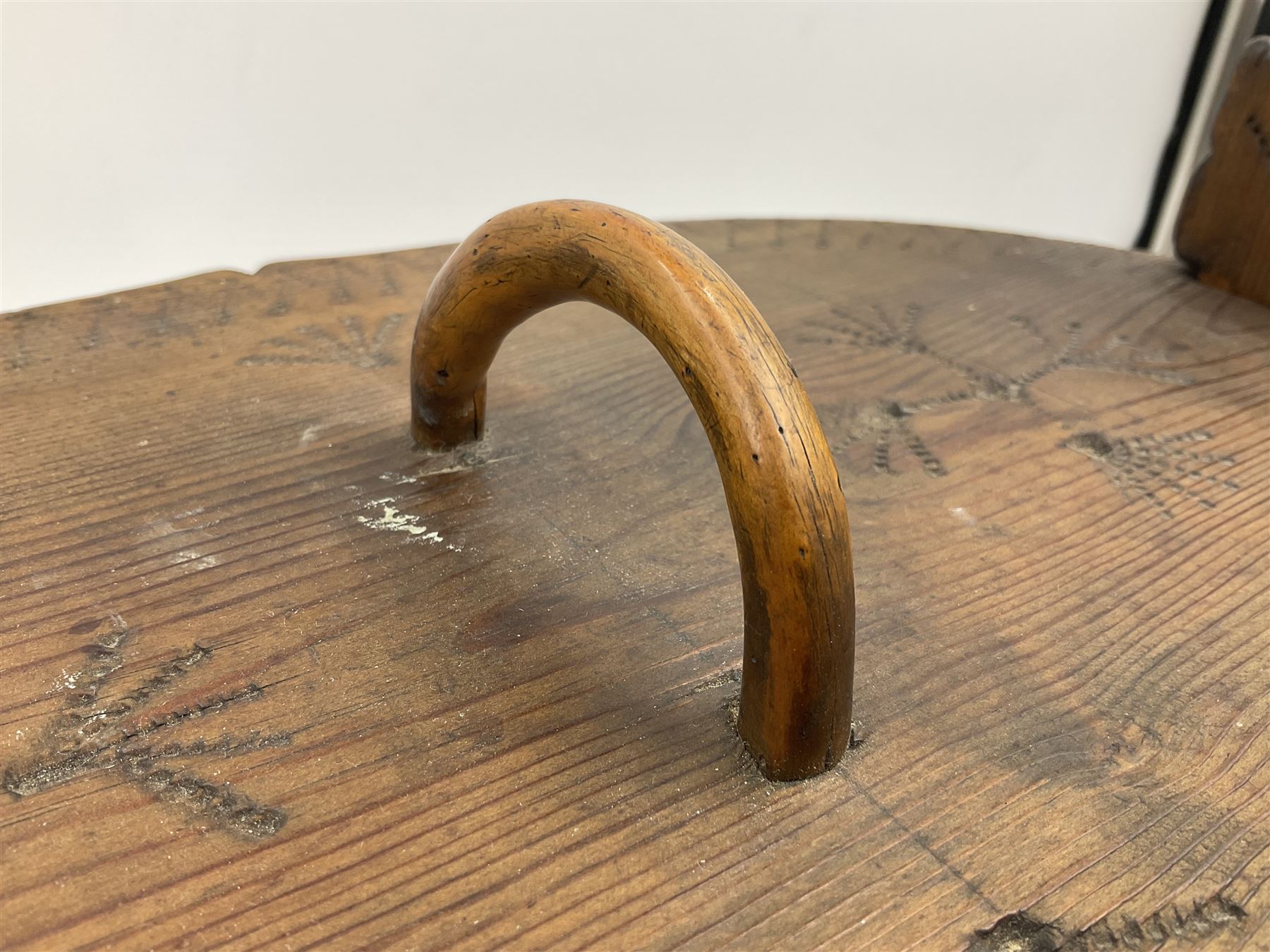 19th century Scandinavian Svepask / Tine box, the pine oval form body with notched posts and conforming lid decorated with Folk Art style pokerwork decoration and single carry handle, L38cm