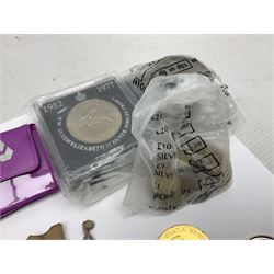 United States of America 1922 peace dollar, 1971 dollar coin, various commemorative crowns, commemorative medallions etc