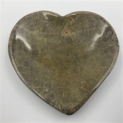 Fossilised coral dish in the form of a heart, D13cm
