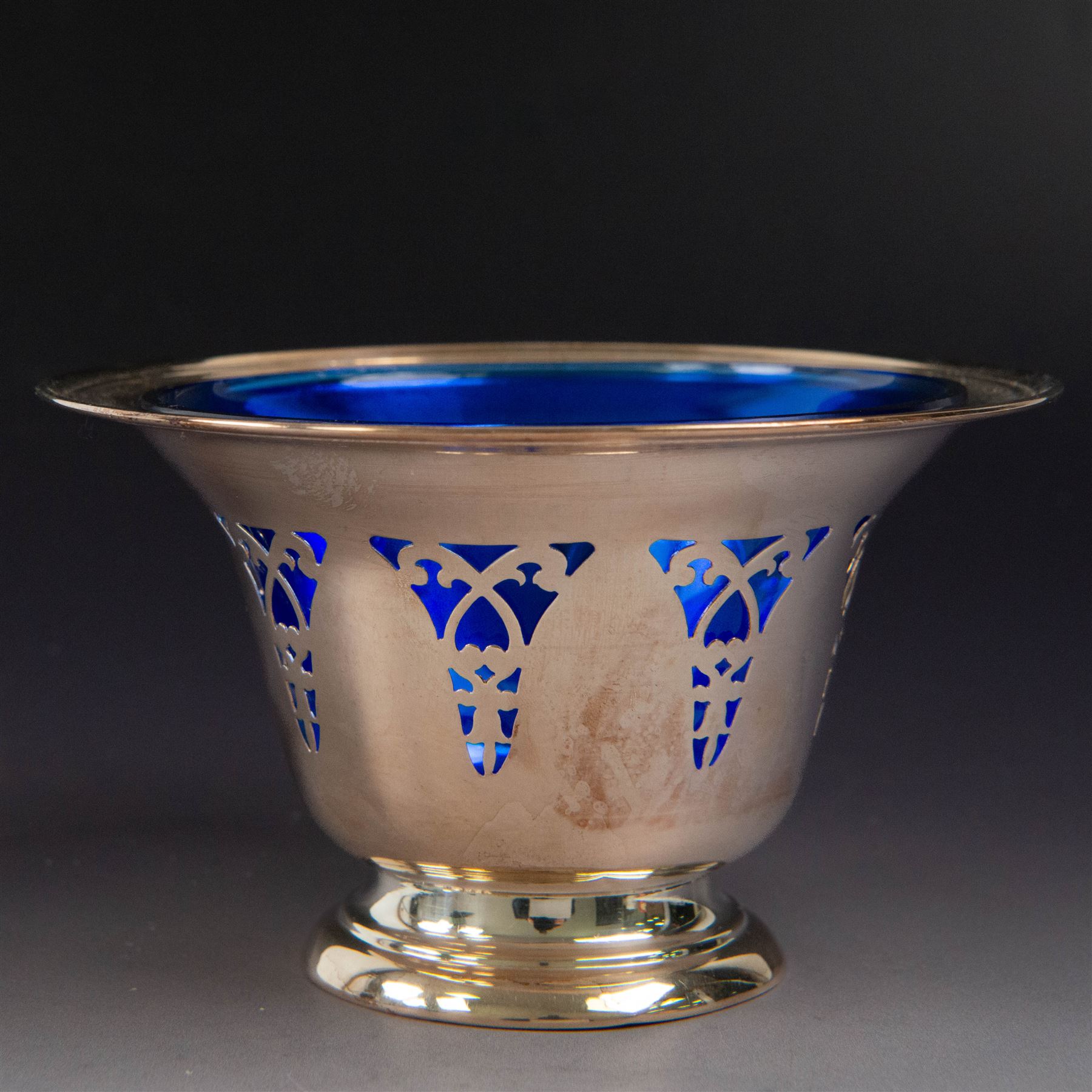 American silver sugar bowl, of circular form with fluted rim and fluted sides, upon stepped circular foot, stamped Sterling by Roden, with blue glass liner