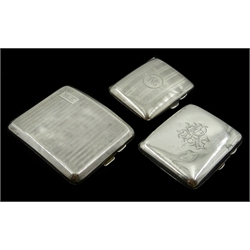  Three hallmarked silver cigarette cases 9.5oz  