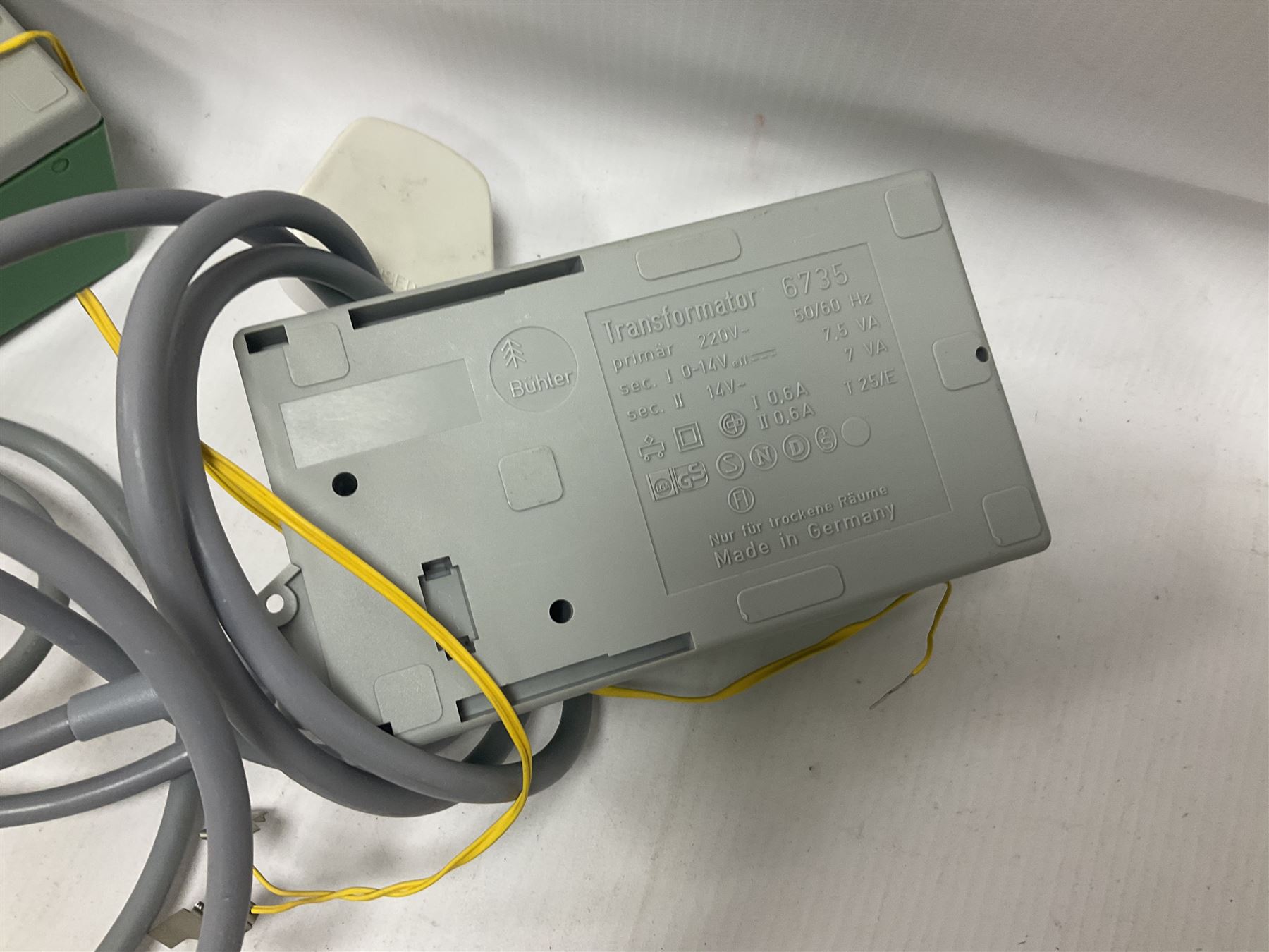 Fleischmann ‘N’ gauge - quantity of track, couplings, switches and accessories to include no.9481 Dump Car Unloader, two transformers and a mid 1980s Fleischmann catalogue 