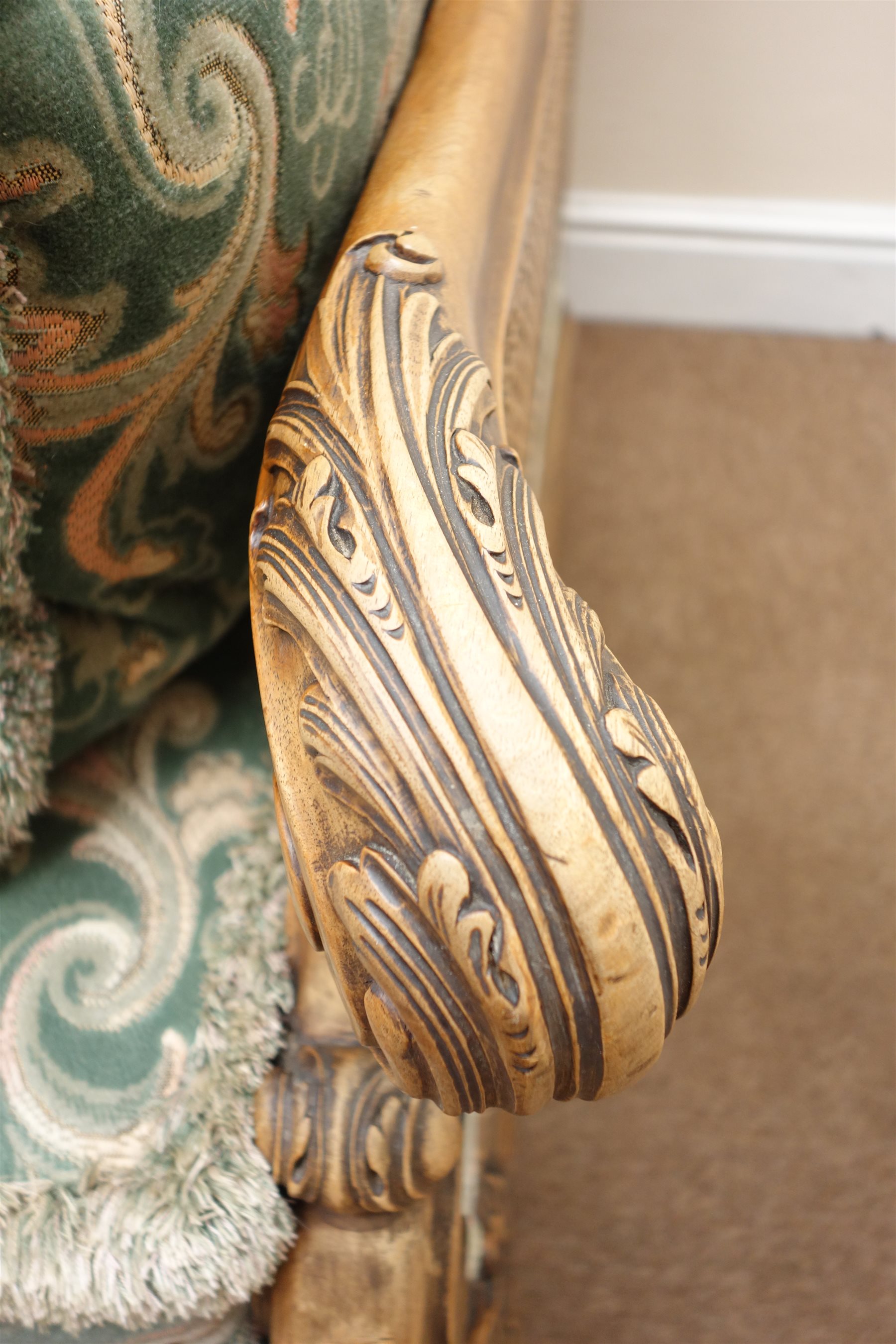 Early 20th century walnut framed bergere suite, the acanthus carved outsplayed arms with double