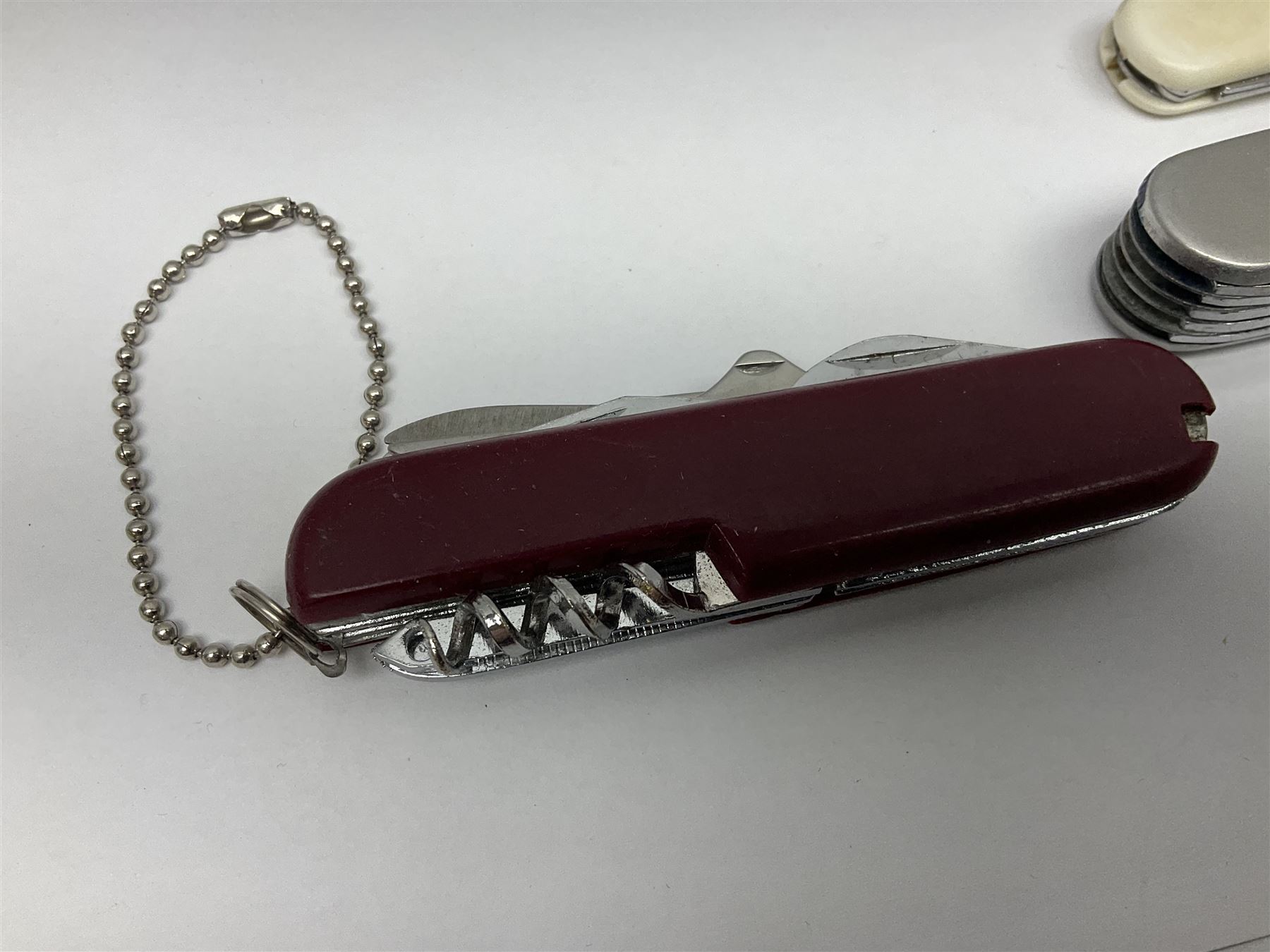 Fifteen folding/pocket knives including Swiss Army type knives with various number of blades, British army jack knife by J.H. Thompson Sheffield dated 1955 with broad arrow, promotional etc (15)