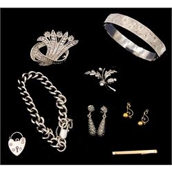 9ct gold jewellery including bar brooch and pendant earrings and silver jewellery including acorn brooch, bangle, pair of marcasite earrings etc