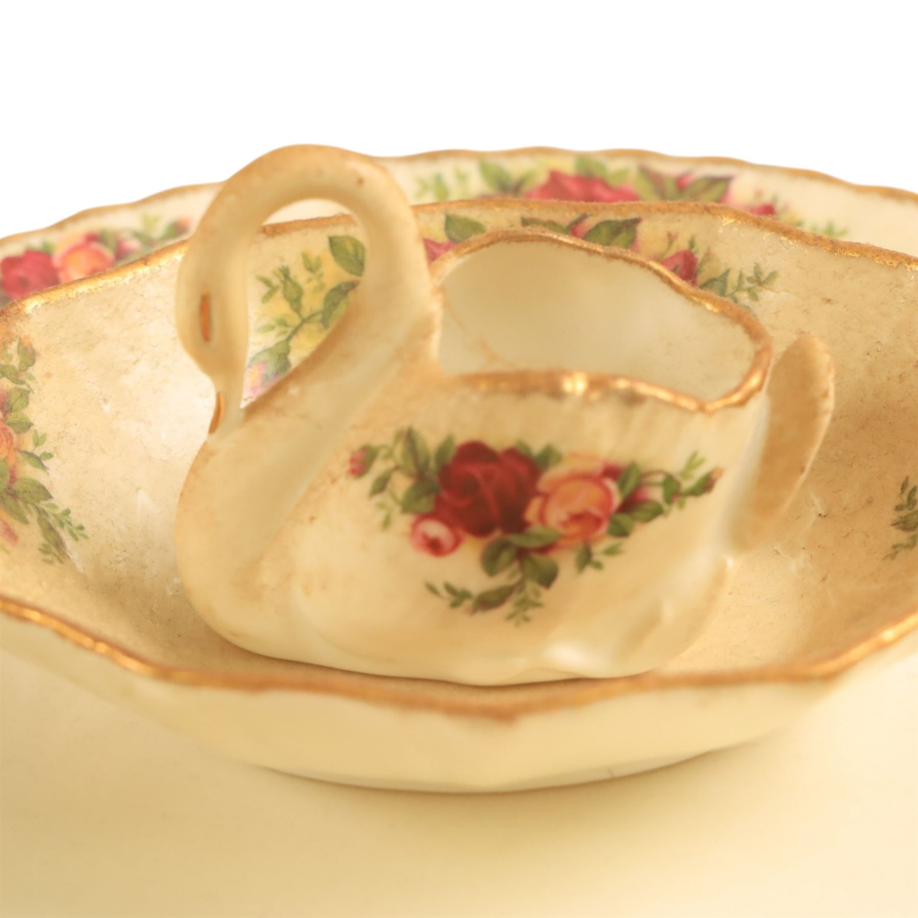 Royal Albert Old Country roses part tea and dinner service, including teapot, milk jug, open sucrier, cake stand, six dinner plates, etc