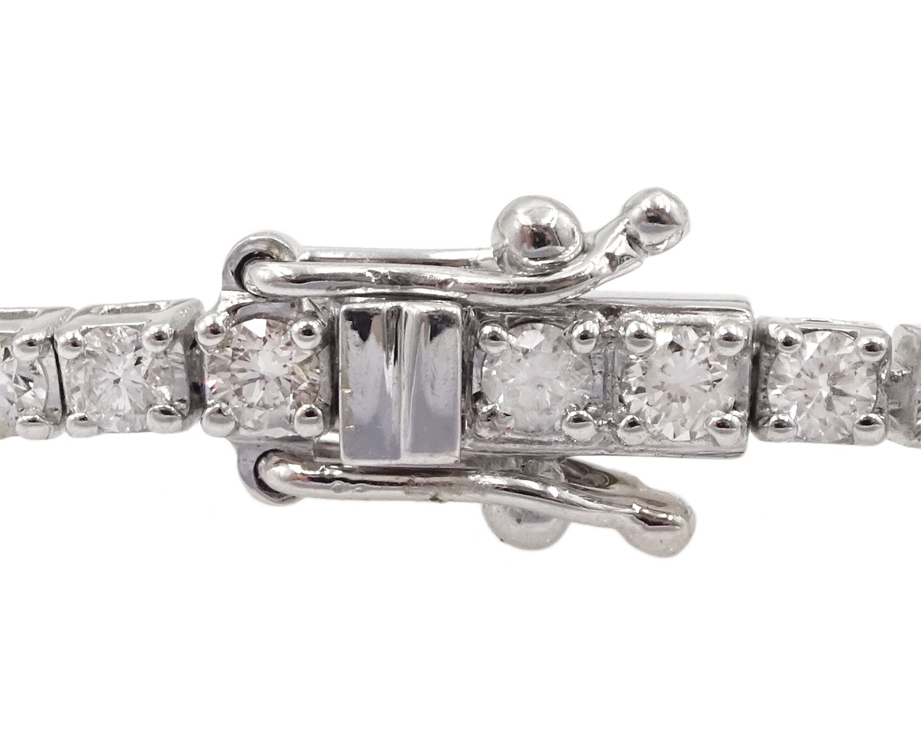 18ct white gold round brilliant cut diamond bracelet, stamped 18K, total diamond weight 2.50 carat