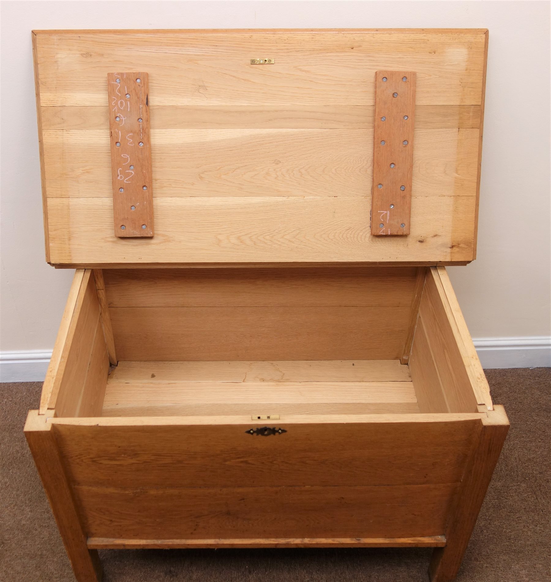 Early 20th century oak blanket box, hinged lid, stile supports, W100cm