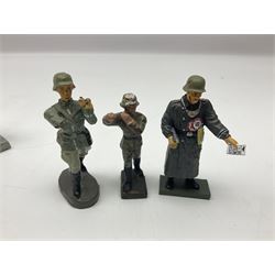 German Lineol Flak Artillery Gun on revolving base H11cm; four other Lineol WW2 German soldiers; and three Elastolin German soldiers including reclining radio operator (8)