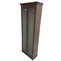 19th century mahogany gun cabinet, enclosed by two glazed doors
