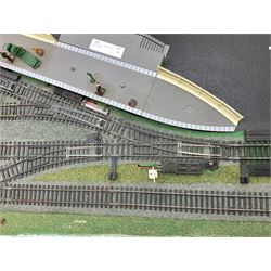 Hornby 00 gauge model railway layout; plastic model railway layout with houses, animals, tunnel etc, W106cm L183cm