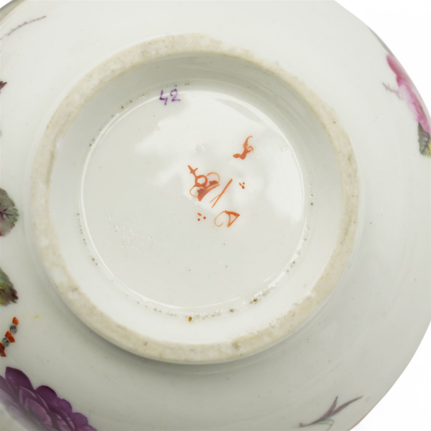 Pair of Derby teacups and saucers, attributed to William Billingsley, decorated with sprays of flowers with scalloped gilt edges, with crown, D mark and crossed batons in red, pattern no. 42 (4)