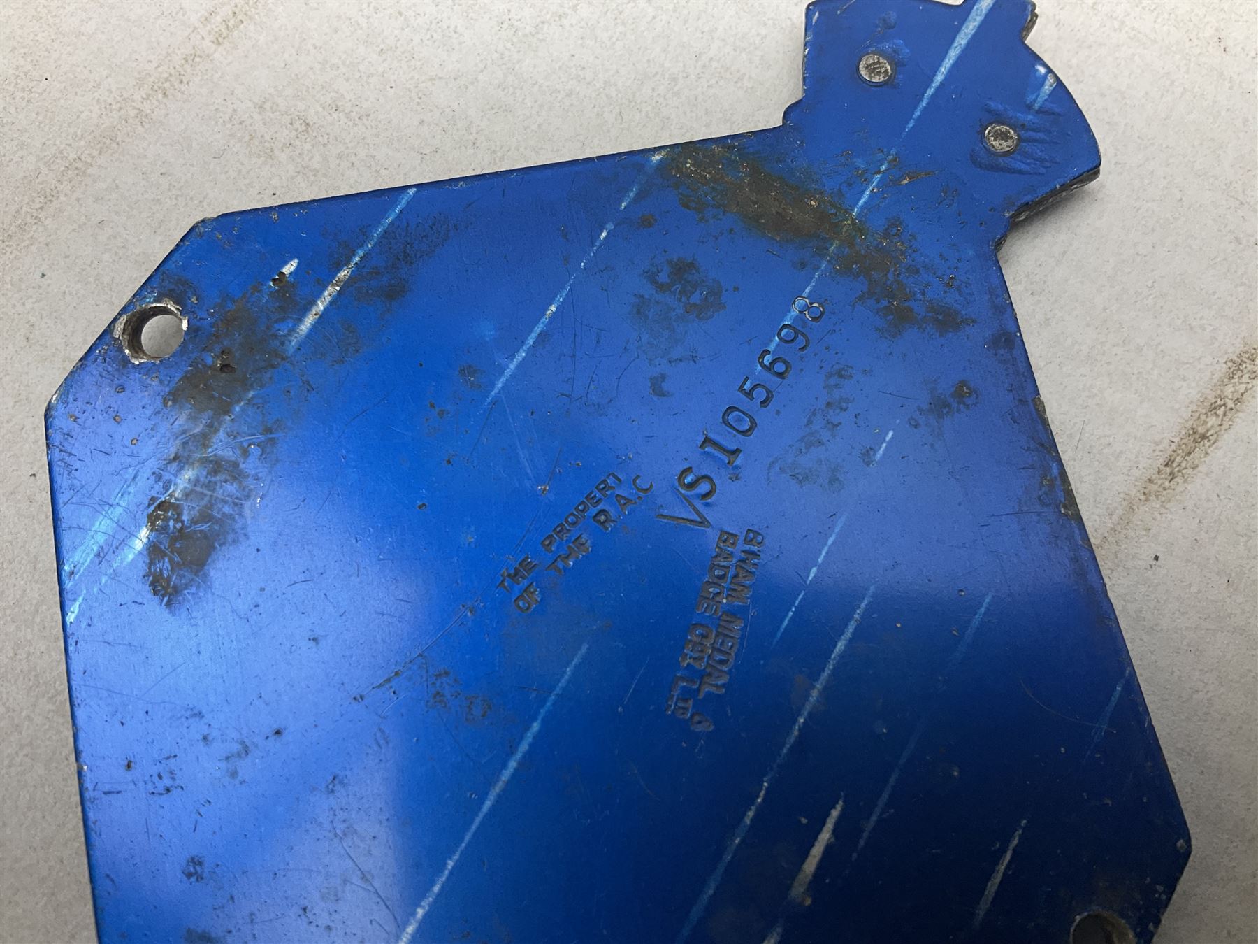 Four car badges, comprising two RAC, AA and a Morgan Sports Car Club example, together with a Royal Coat of Arms plaque (5)