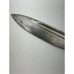 Spanish WWII Bolo bayonet with 25cm fullered steel blade, with makers mark, with checkered handle and steel scabbard, L40cm