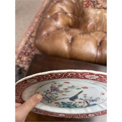 Chinese Kangxi famille verte plate, decorated with a bird perched upon a blossoming branch, within an iron red foliate border, D22cm