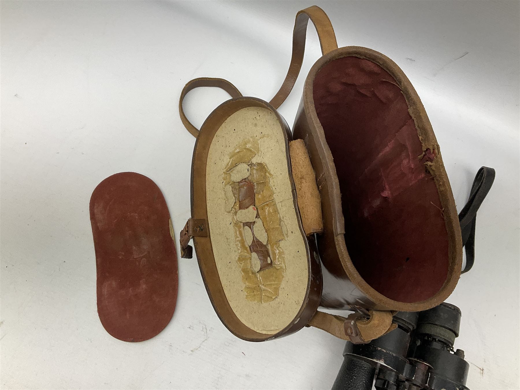 Pair of WWII Barr and Stroud CF41 naval binoculars,  A.P.1900A, with painted broad yellow military arrows, engraved Barr & Stroud, 7X CF 41, Glasgow & London, Serial no. 62984 with leather lens covers and case, H24cm