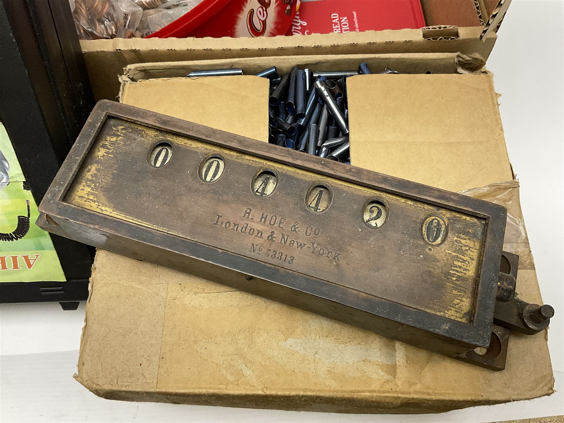 Daiwa 7700A fishing real, together with ice skate blades, pen nibs and other collectables 