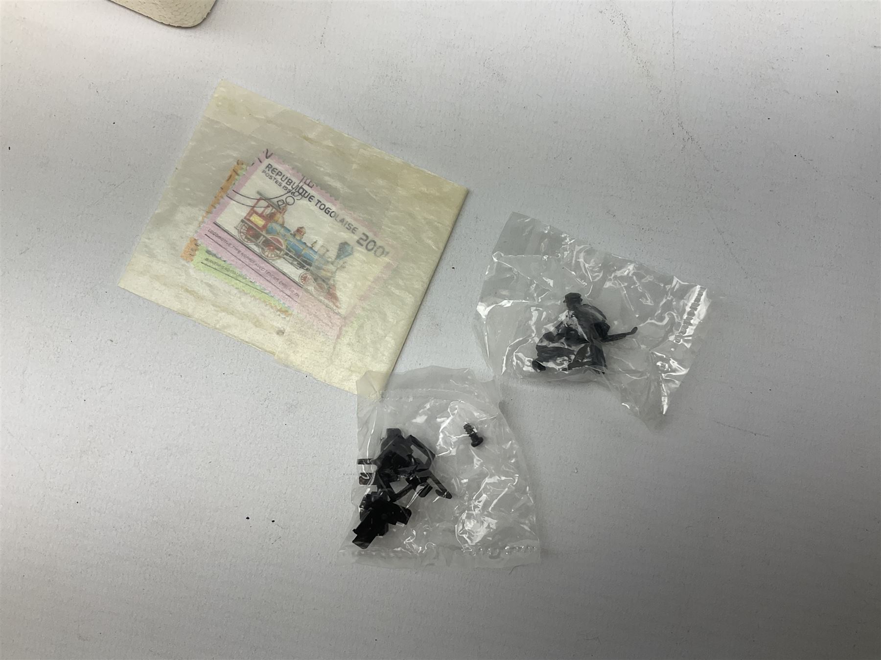 Hornby '00' gauge Class A4 462 'Kestrel' No.4485; and