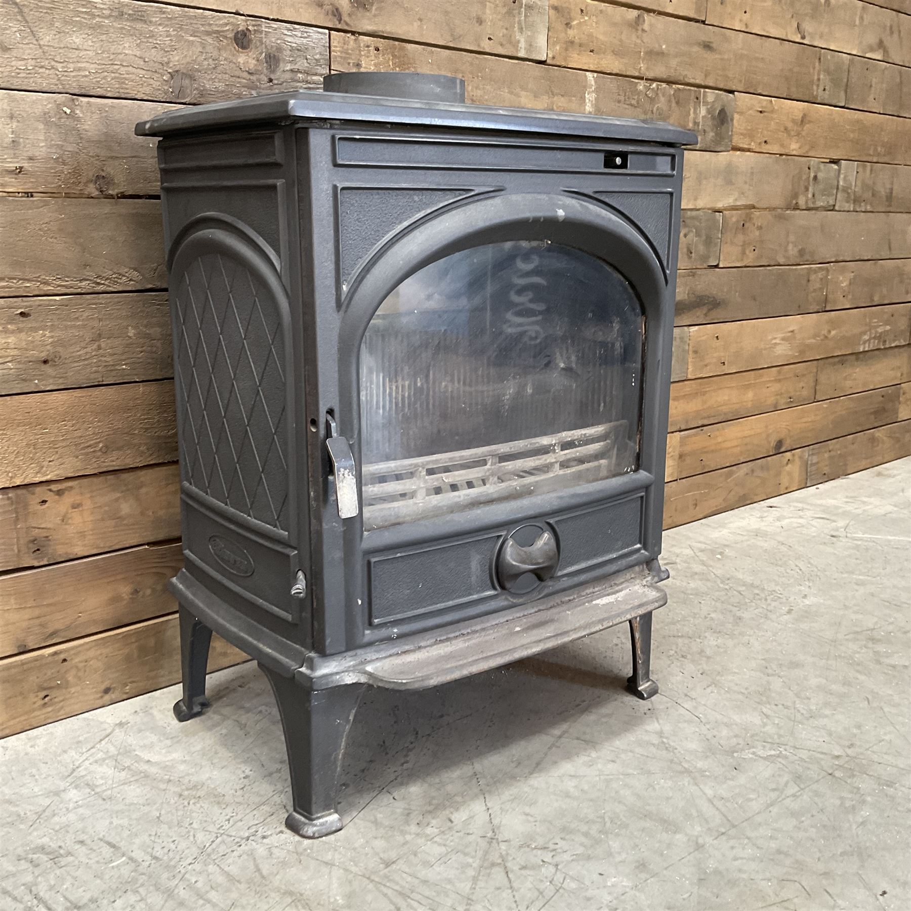  Dovre - multi-fuel cast iron stove