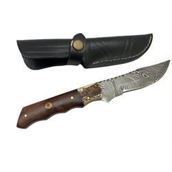 Hunting skinning knife, Damascus blade with horn and wood handle, blade 13cm, total length 24cm