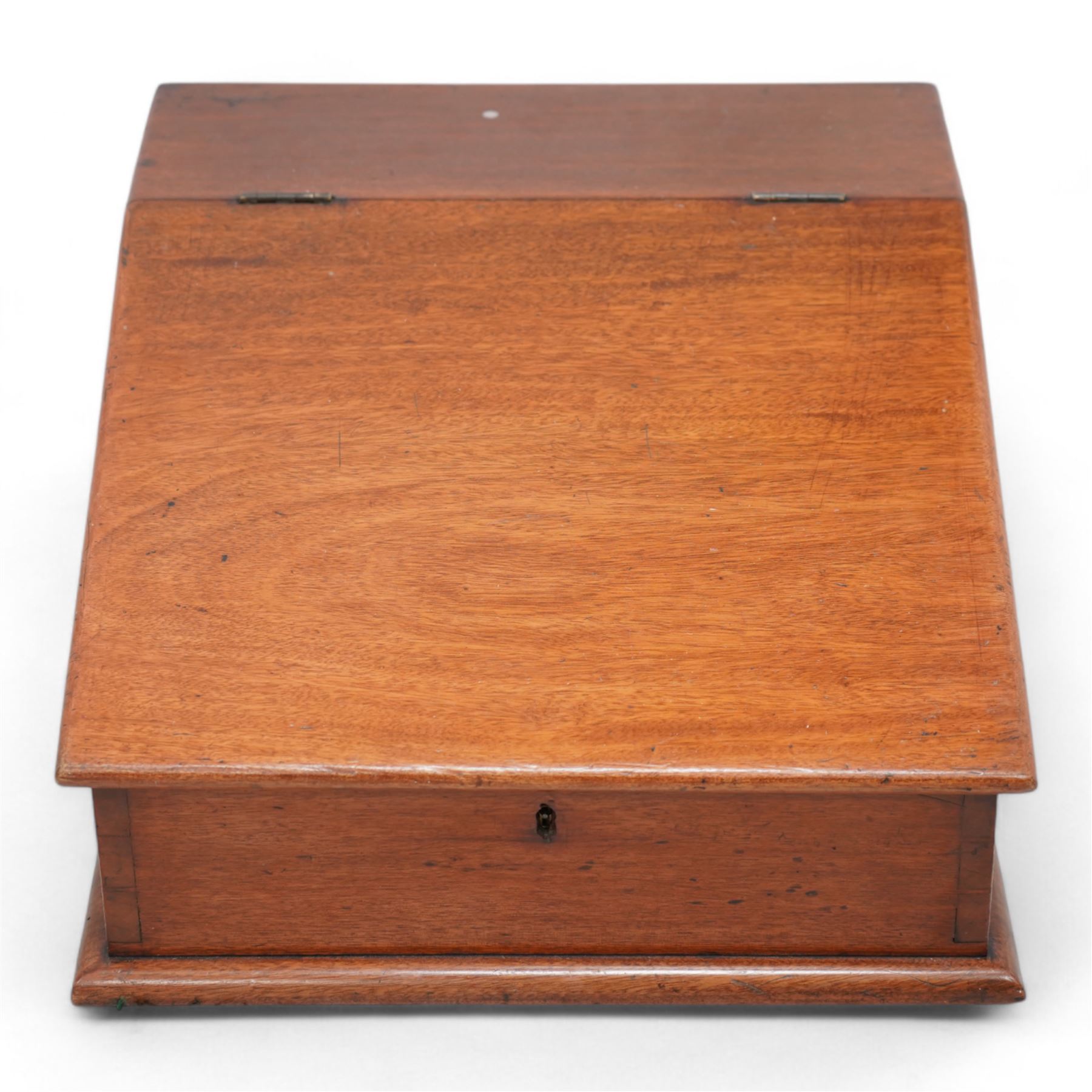 Early 20th century mahogany slope front table top desk, with compartmentalised interior 