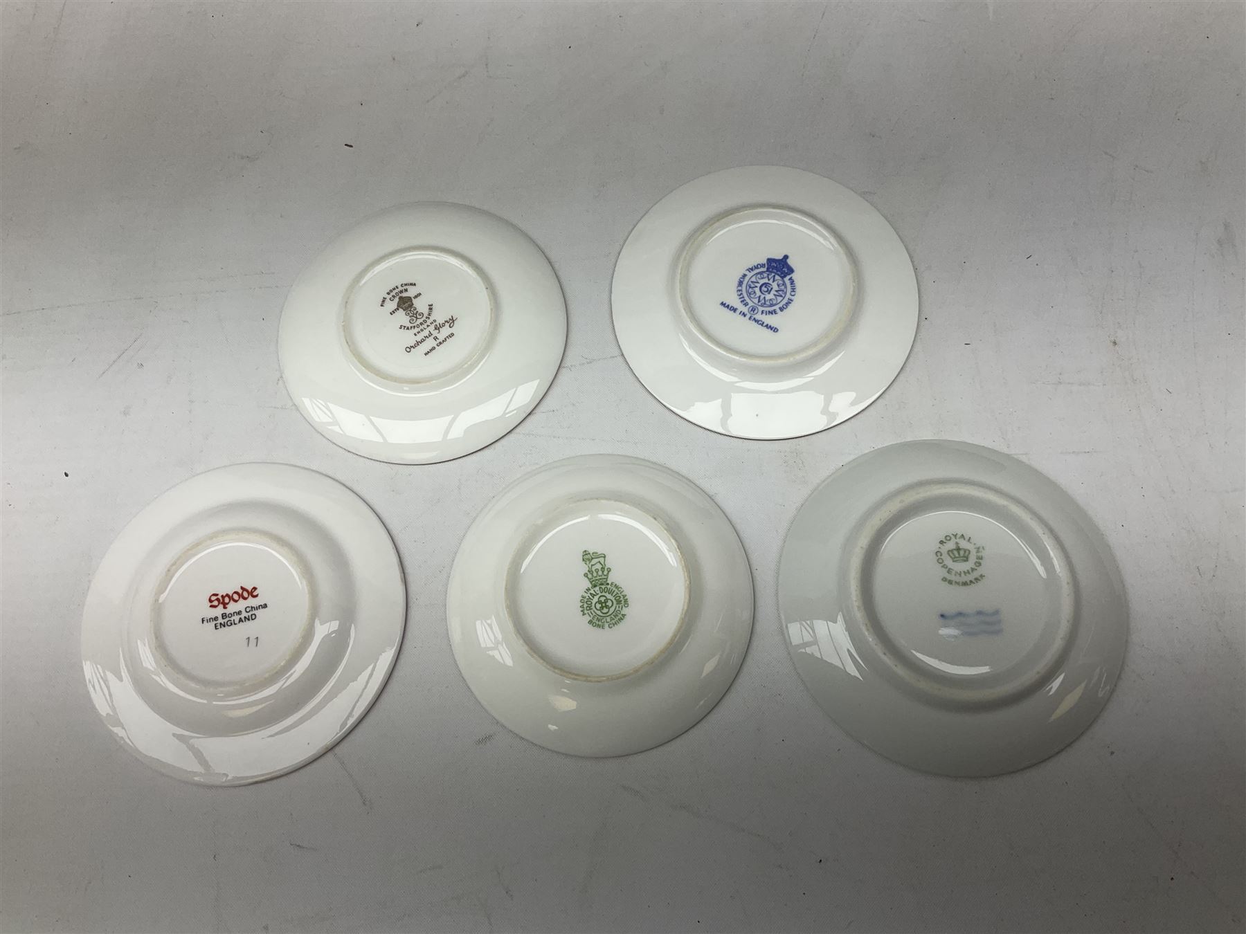 Franklin Mint miniature plates, Plates of the World's Great Porcelain Houses, including Royal Doulton, Limoges, Hutschenreuther, Lladro, with display shelf and certificates