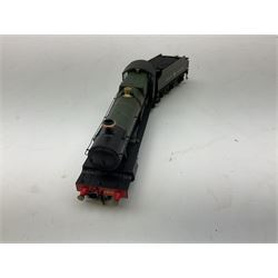 Hornby Railroad '00' gauge - County Class 4-6-0 locomotive 'County of Hants' no. 1016, Class 4900 4-6-0 locomotive 'Adderley Hall' no. 4901 and County Class 4-4-0 locomotive 'County of Devon' no. 3835, all DCC ready (3)