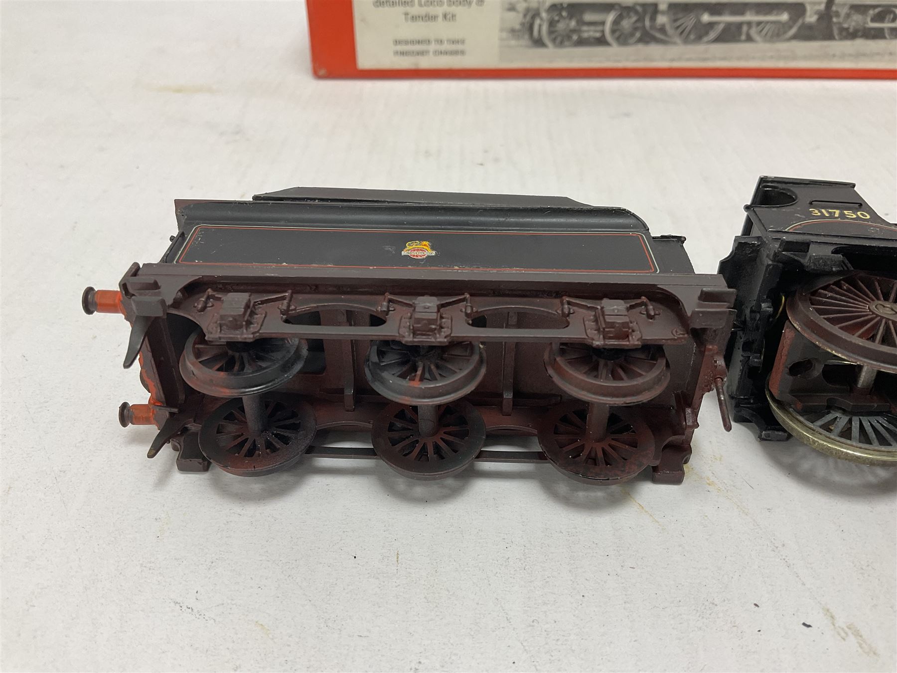 ‘00’ gauge - two kit built locomotive and tenders comprising SR Wainwright Class C 4-4-0 no.115 finished in SE&CR green; SR Wainwright Class D 4-4-0 no.31750 finished in BR black; both with Wills Finecast boxes (2) 