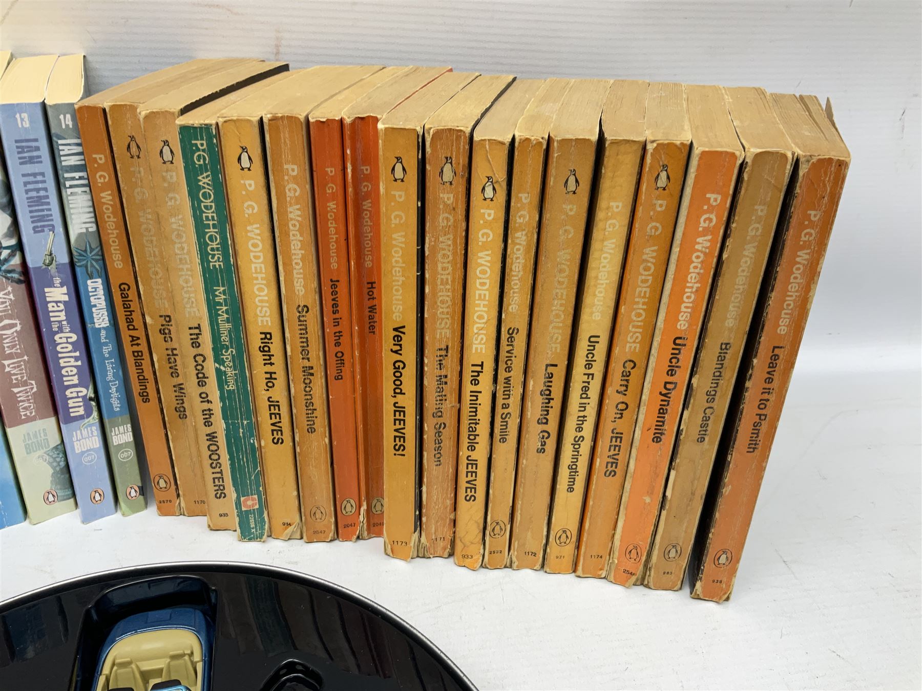 Wodehouse P.G.: Mr. Mulliner Speaking. First American edition 1930; eighteen P.G. Wodehouse paperback books; fourteen James Bond paperback books and Corgi tin of four James Bond die-cast model cars