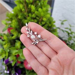 18ct white gold diamond flower brooch, set with a principal old cut diamond of approx 1.00 carat, surrounded by three further old cut diamonds, total diamond weight approx 1.75 carat