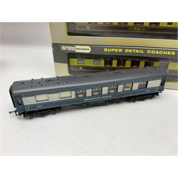 Wrenn '00' gauge - three Pullman passenger coaches 'Vera', 'Audrey' and 'Car No.86'; all boxed; and two 'Brighton Belle' 1st Class coaches Nos.S280S and S284S; both unboxed (5)